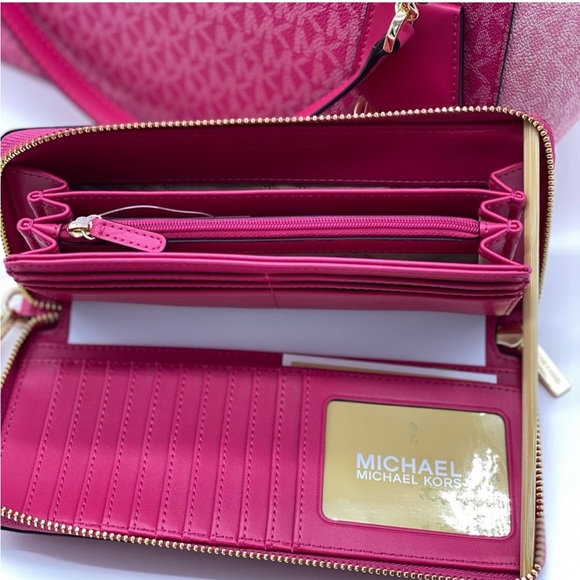 Michael Kors Jet Set Large Chain
Tote and Wallet Set - Picture 12 of 12